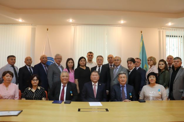 Торжественное собрание коллектива Института по случаю 30-летнего юбилея дипломатической службы Казахстана