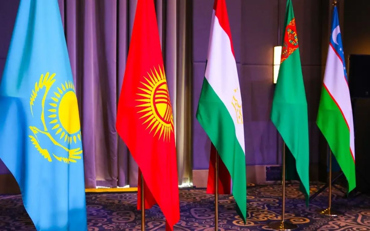 ССЗИ сарапшысы Алмат Тоекиннің «Орталық Азиядағы консультативтік кездесулер: рәміздік дипломатиядан нақты ықпалдастыққа дейін» атты мақаласы