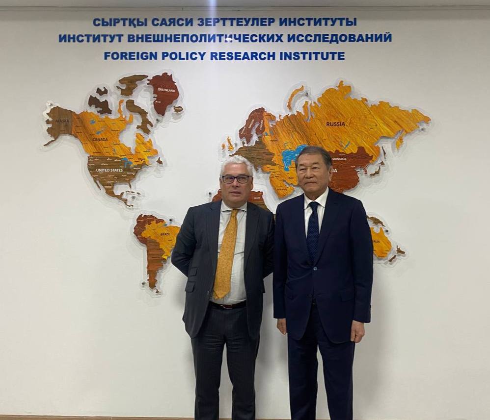 Француз Еуропалық перспективалар және қауіпсіздік институтының президенті Э.Дюпюимен кездесу